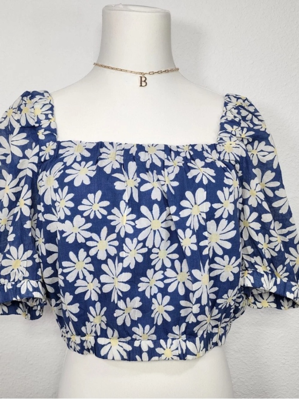 American Eagle Blue Daisy Print Puff Sleeve Crop Top - Picture 3 of 3